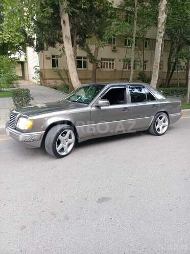Mercedes E 220 1993, 388,888 km - 2.2 l - Yevlax