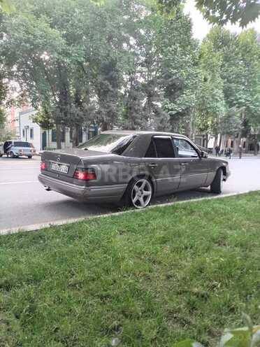 Mercedes E 220 1993, 388,888 km - 2.2 l - Yevlax