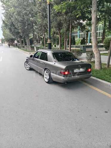 Mercedes E 220 1993, 388,888 km - 2.2 l - Yevlax