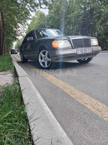 Mercedes E 220 1993, 388,888 km - 2.2 l - Yevlax