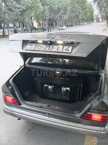 Mercedes E 220 1993, 388,888 km - 2.2 l - Yevlax