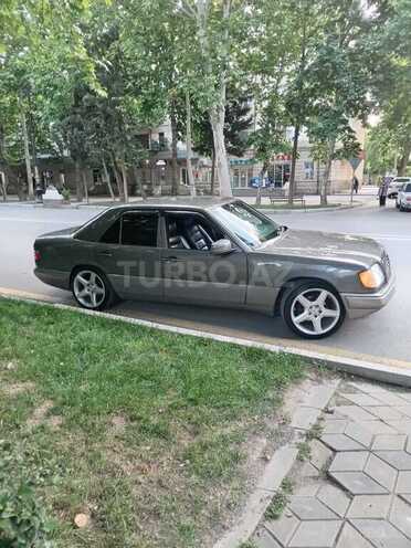 Mercedes E 220 1993, 388,888 km - 2.2 l - Yevlax