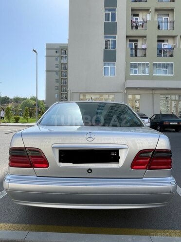Mercedes E 240 2001, 235,000 km - 2.4 l - Bakı