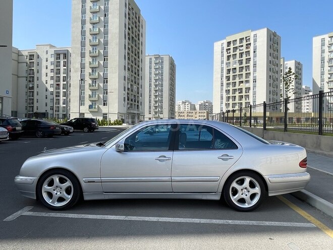 Mercedes E 240 2001, 235,000 km - 2.4 l - Bakı