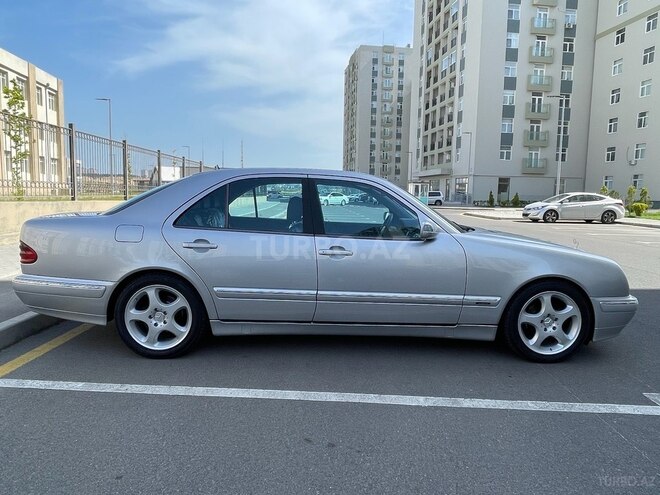 Mercedes E 240 2001, 235,000 km - 2.4 l - Bakı
