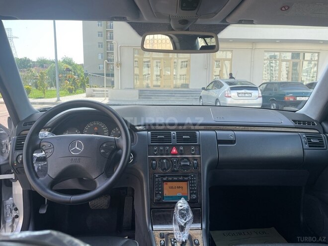 Mercedes E 240 2001, 235,000 km - 2.4 l - Bakı