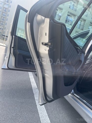 Mercedes E 240 2001, 235,000 km - 2.4 l - Bakı