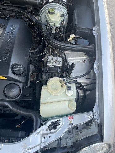Mercedes E 240 2001, 235,000 km - 2.4 l - Bakı