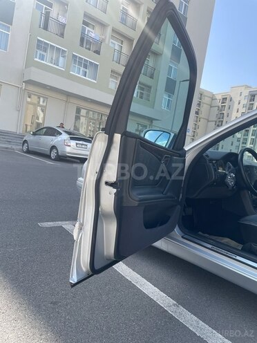 Mercedes E 240 2001, 235,000 km - 2.4 l - Bakı