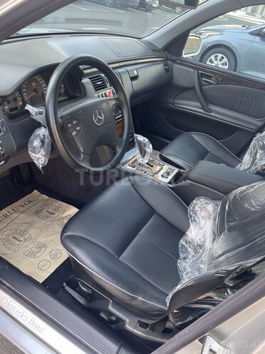 Mercedes E 240 2001, 235,000 km - 2.4 l - Bakı