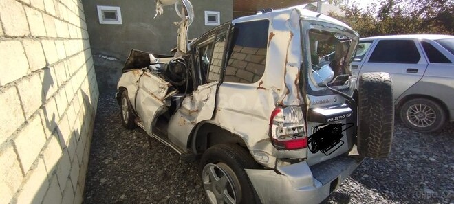 Mitsubishi Pajero io 2000, 255,000 km - 2.0 l - Qəbələ