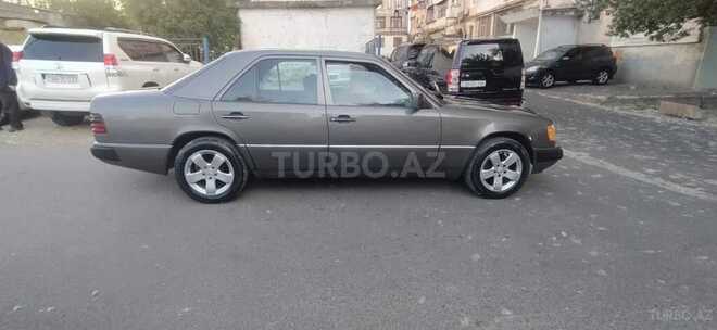 Mercedes E 200 1989, 382,000 km - 2.0 l - Bakı
