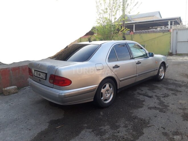 Mercedes E 300 1995, 600,000 km - 3.0 l - Biləsuvar