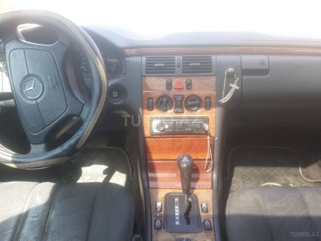 Mercedes E 300 1995, 600,000 km - 3.0 l - Biləsuvar