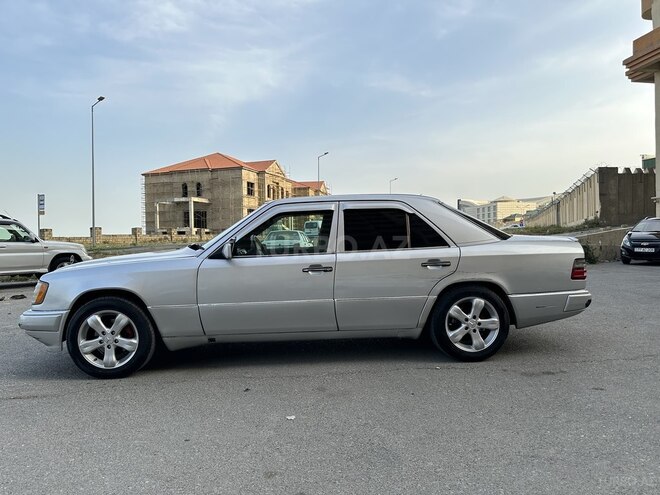 Mercedes E 220 1993, 350,000 km - 2.2 l - Bakı