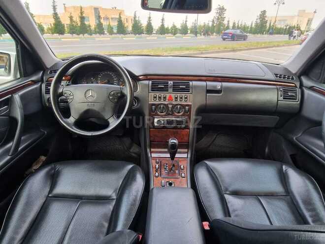 Mercedes E 240 2000, 35,900 km - 2.4 л - Bakı
