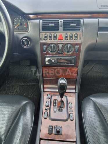 Mercedes E 240 2000, 35,900 km - 2.4 л - Bakı