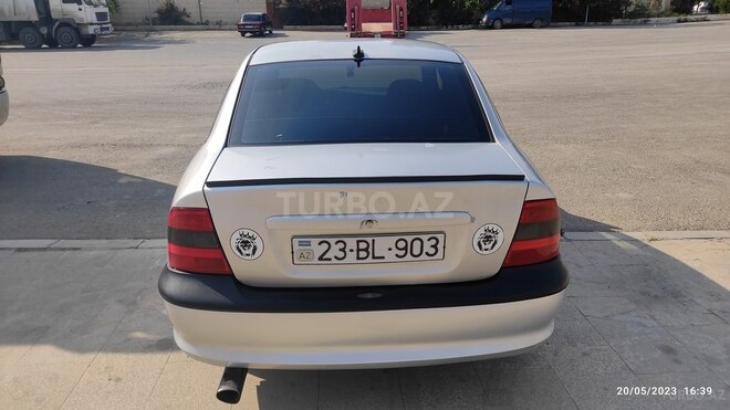 Opel Vectra 1995, 350,000 km - 2.0 l - Salyan
