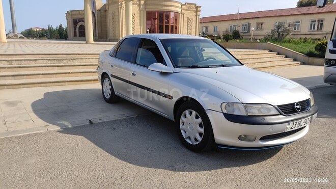Opel Vectra 1995, 350,000 km - 2.0 l - Salyan