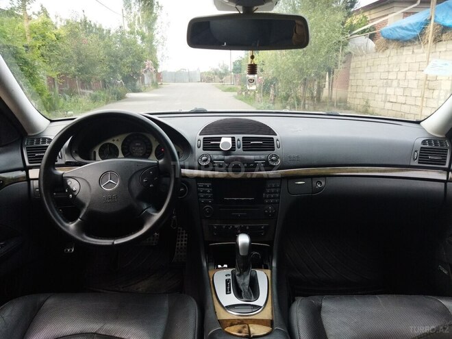 Mercedes E 260 2003, 275,000 km - 2.6 l - Sabirabad