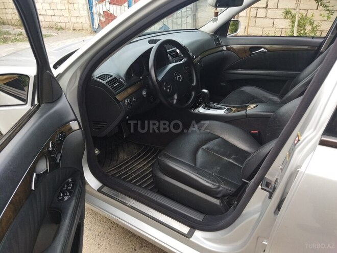 Mercedes E 260 2003, 275,000 km - 2.6 l - Sabirabad