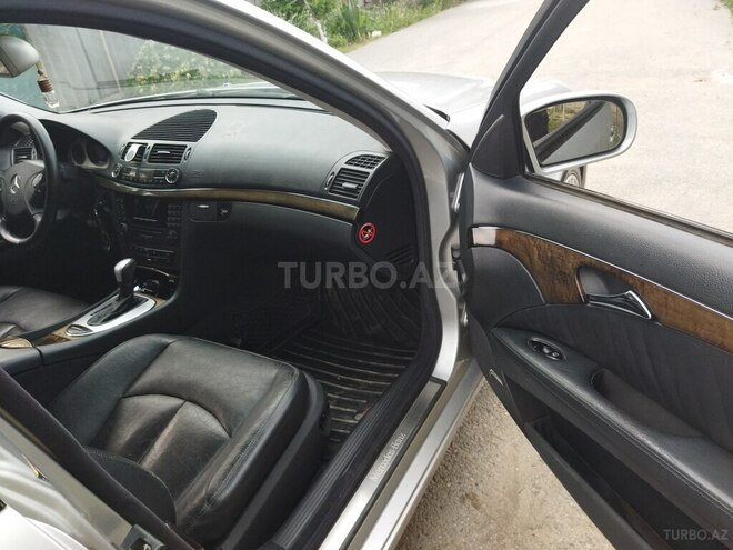 Mercedes E 260 2003, 275,000 km - 2.6 l - Sabirabad