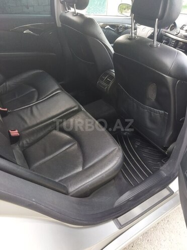 Mercedes E 260 2003, 275,000 km - 2.6 l - Sabirabad