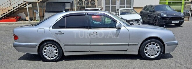 Mercedes E 280 2001, 226,500 km - 2.8 l - Bakı