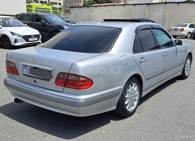 Mercedes E 280 2001, 226,500 km - 2.8 l - Bakı