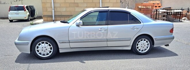 Mercedes E 280 2001, 226,500 km - 2.8 l - Bakı