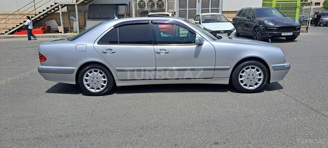 Mercedes E 280 2001, 226,500 km - 2.8 l - Bakı