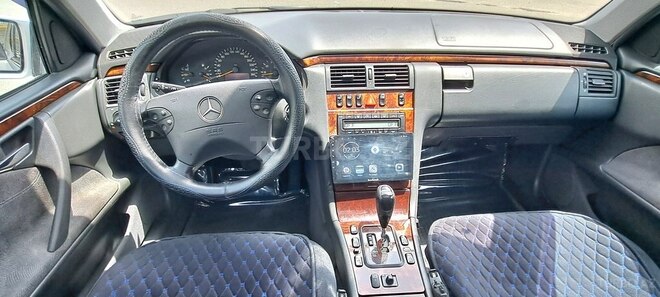 Mercedes E 280 2001, 226,500 km - 2.8 l - Bakı
