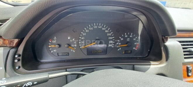Mercedes E 280 2001, 226,500 km - 2.8 l - Bakı