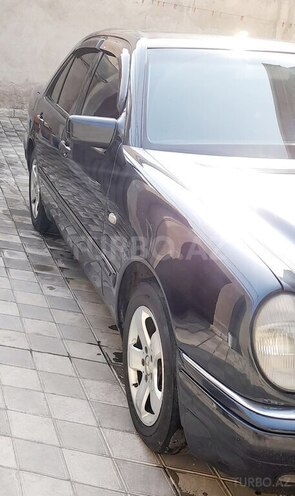 Mercedes E 220 1998, 426,000 km - 2.2 l - Bakı