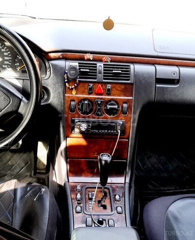 Mercedes E 220 1998, 426,000 km - 2.2 l - Bakı