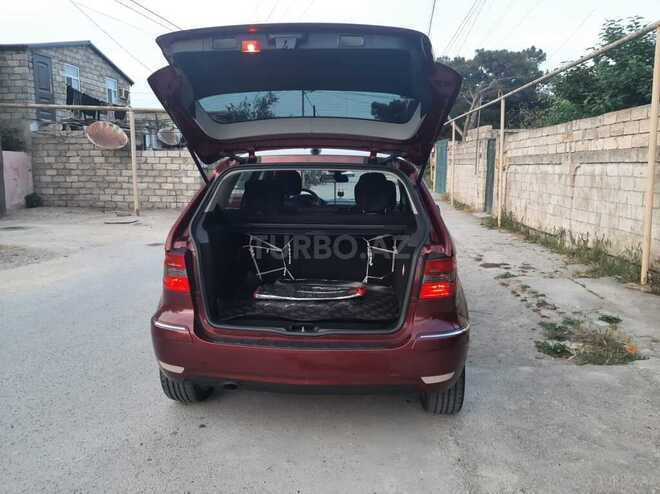 Mercedes B 180 2010, 153,620 km - 1.7 l - Bakı