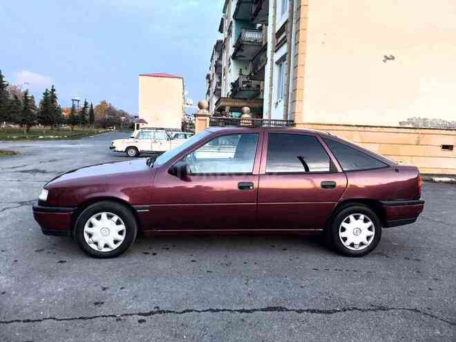 Opel Vectra 1992, 365,000 km - 2.0 l - Zaqatala