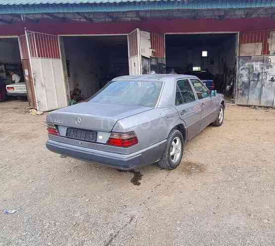 Mercedes E 300 1992, 362,589 km - 3.0 l - Füzuli