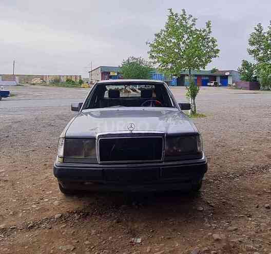 Mercedes E 300 1992, 362,589 km - 3.0 l - Füzuli