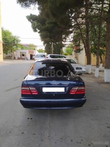 Mercedes E 240 2001, 356,813 km - 2.4 л - Sumqayıt