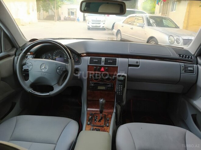 Mercedes E 240 2001, 356,813 km - 2.4 л - Sumqayıt
