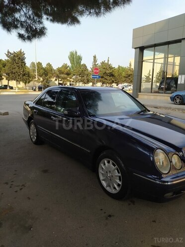 Mercedes E 240 2001, 356,813 km - 2.4 л - Sumqayıt