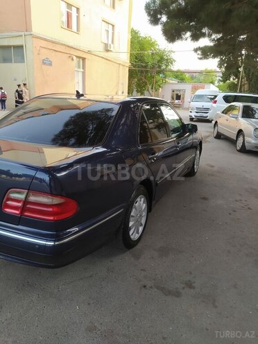 Mercedes E 240 2001, 356,813 km - 2.4 л - Sumqayıt