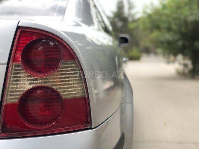 Volkswagen Passat 2003, 261,000 km - 1.8 л - Bakı