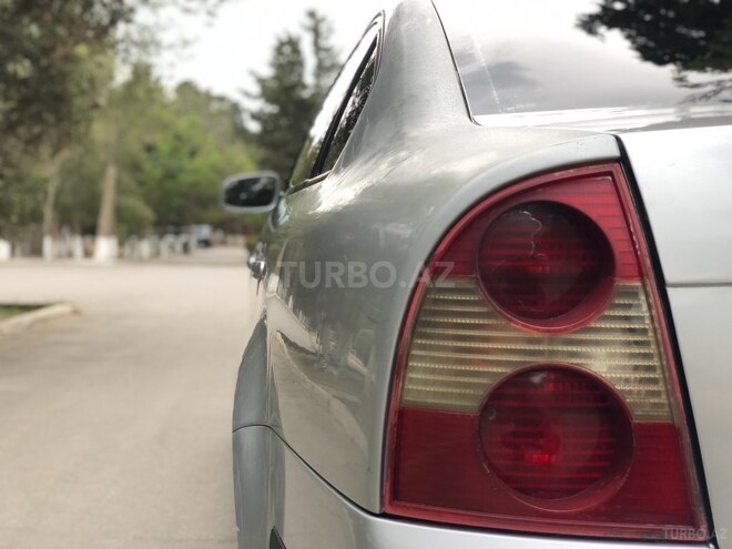 Volkswagen Passat 2003, 261,000 km - 1.8 л - Bakı