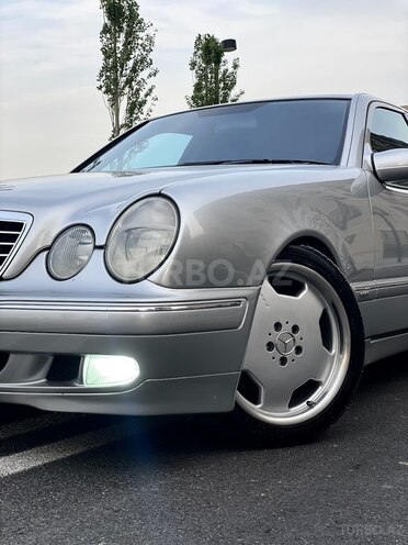 Mercedes E 240 2000, 328,000 km - 2.6 l - Bakı