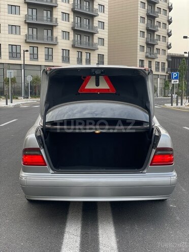 Mercedes E 240 2000, 328,000 km - 2.6 l - Bakı