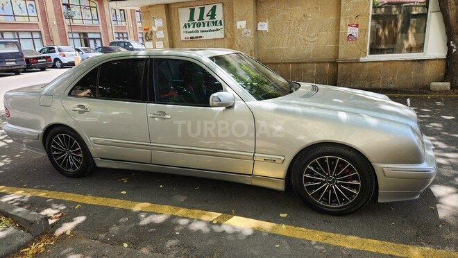 Mercedes E 240 2000, 256,000 km - 2.4 l - Bakı