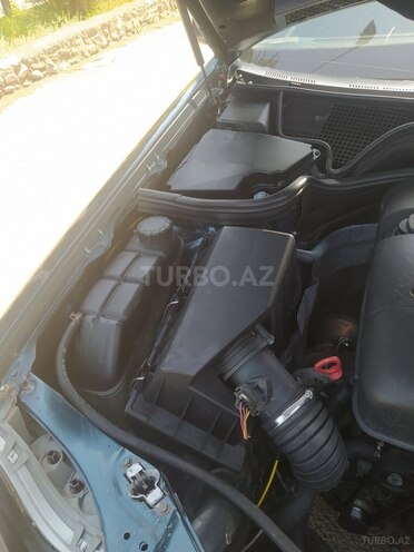 Mercedes E 220 1999, 512,000 km - 2.2 л - Qazax
