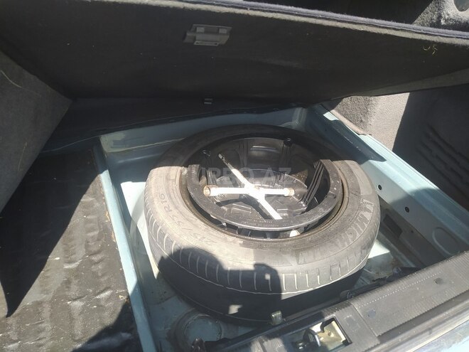Mercedes E 220 1999, 512,000 km - 2.2 л - Qazax